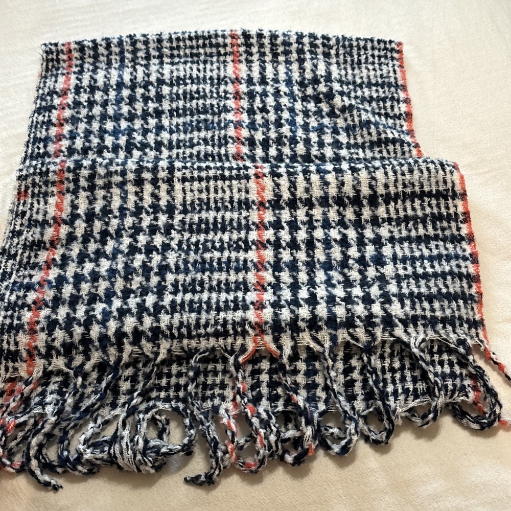Old Navy Patterned Bouclé-Knit Blanket Scarf  Navy Plaid Nautical Cozy  21"x 88"